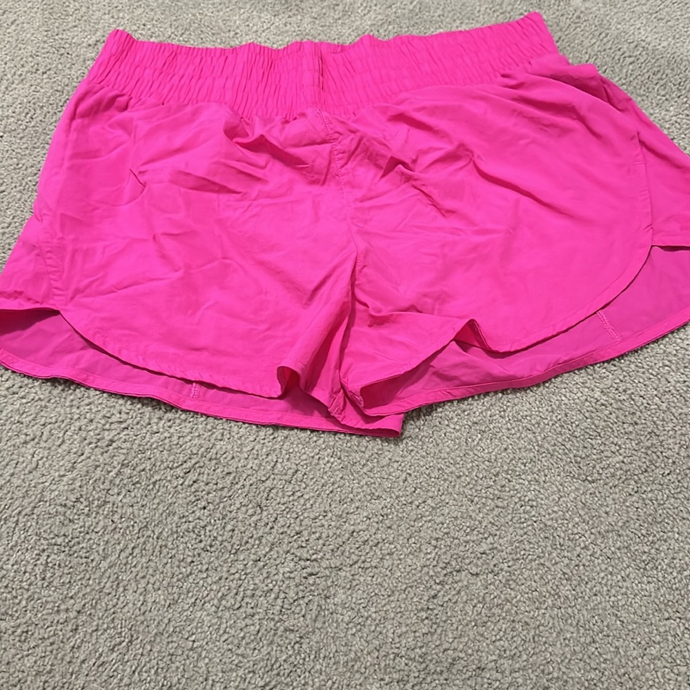 Lot of shorts- all fit like a Sz L - Picture 4 of 4